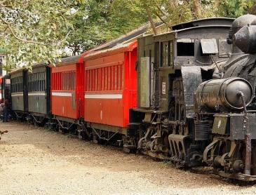 （機(jī)車、電車、客車、貨車）制造、修理業(yè)